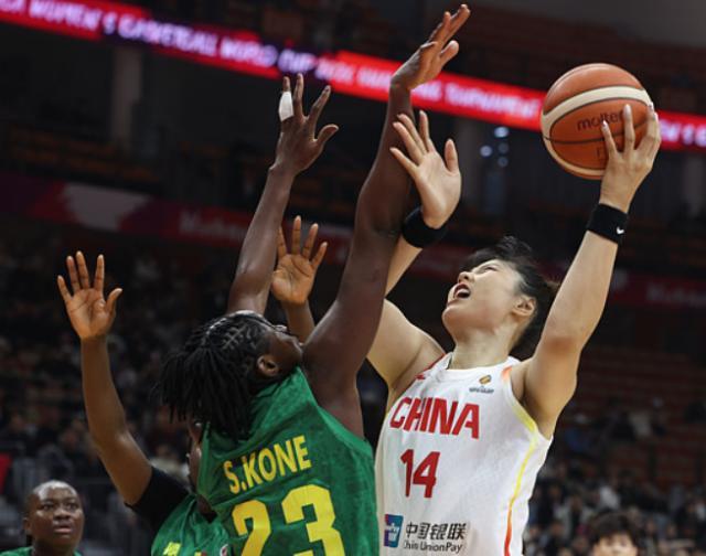 开云体育官方在线-中国女篮力克马里取开门红！李月汝轰21+11