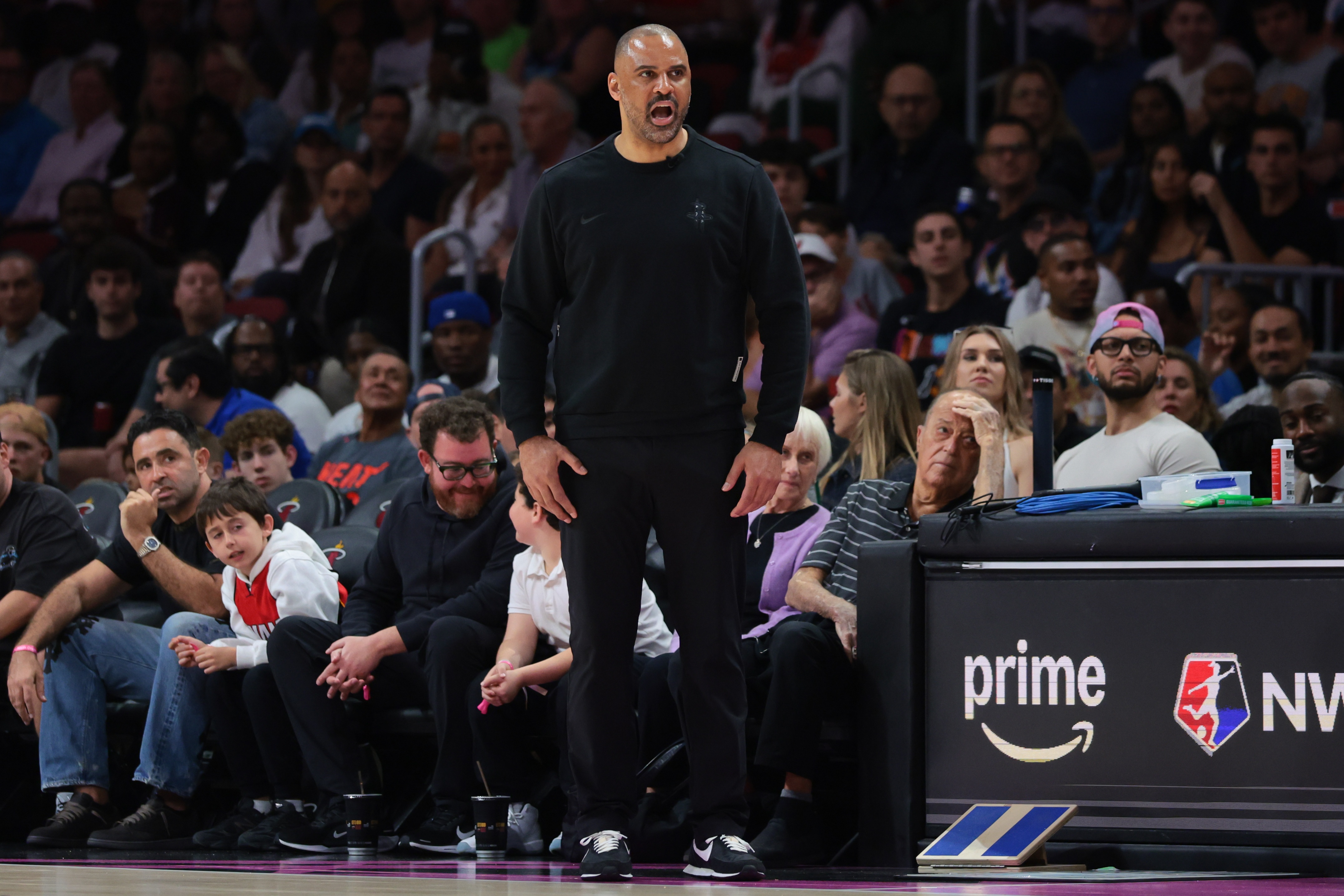 开云体育在线登入-乌度卡：詹姆斯肩负重任 显然我们会派不同的人去防守和限制他